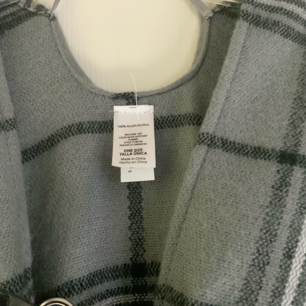Poncho - Picture 3 of 3
